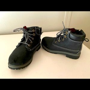 Boys boots size 11